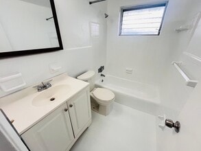 1241 W River Dr in Margate, FL - Building Photo - Building Photo