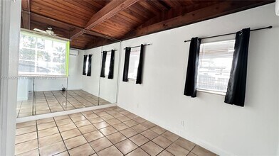 2410 Roosevelt St in Hollywood, FL - Building Photo - Building Photo