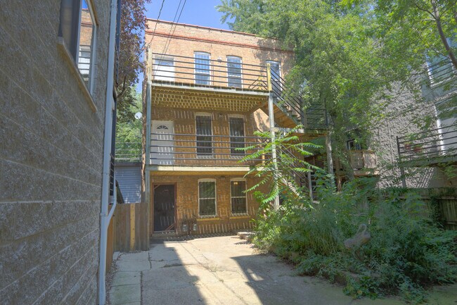 property at 1506 W Erie St