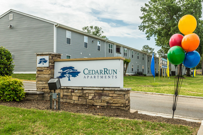 Cedar Run Apartments in Memphis, TN - Foto de edificio - Building Photo