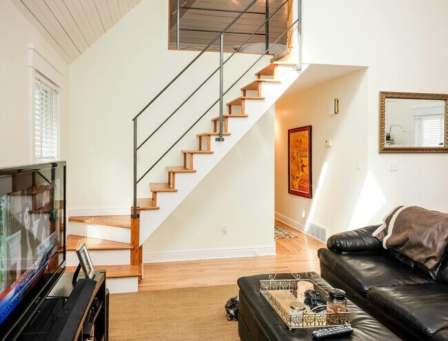 property at 2905 Bridge Ave