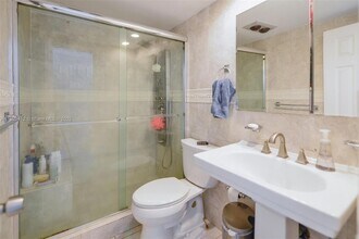 1980 S Ocean Dr, Unit 14M in Hallandale Beach, FL - Building Photo - Building Photo