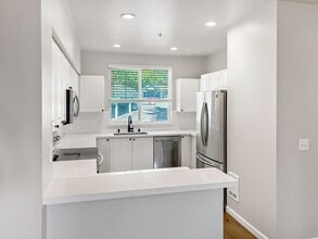 16125 Juanita Woodinville Way NE in Bothell, WA - Building Photo - Building Photo