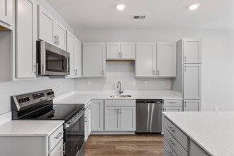 Windsor Hills in Omaha, NE - Building Photo - Building Photo