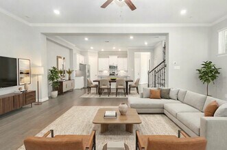 1130 Shepherd Oaks Dr in Houston, TX - Building Photo - Building Photo