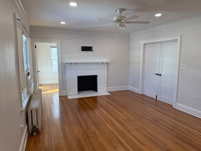 85 Dover Rd in West Hartford, CT - Foto de edificio - Building Photo