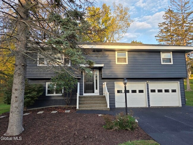 property at 3 Mohawk View Rd