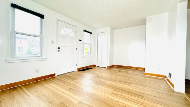 465 75th St in Niagara Falls, NY - Foto de edificio - Building Photo