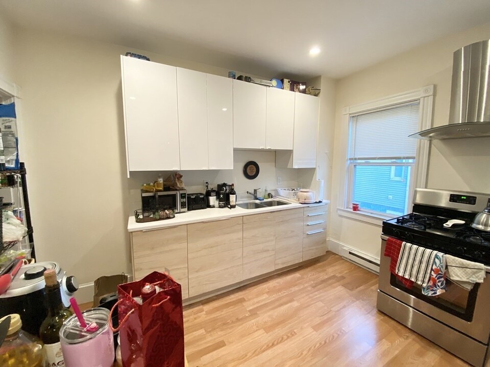 40 Harvest St, Unit 3 in Boston, MA - Building Photo