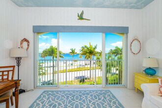 35 Harbour Isle Dr W in Fort Pierce, FL - Building Photo - Building Photo