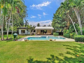 5705 SW 60th Ave in South Miami, FL - Building Photo - Building Photo