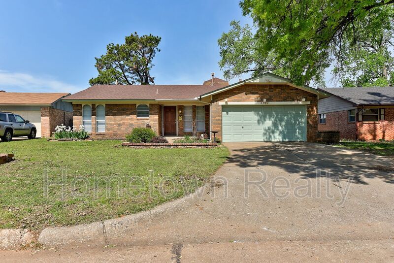 3329 N Peebly Dr in Midwest City, OK - Building Photo