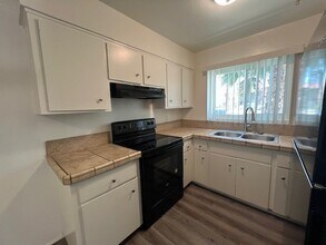 51099 Eisenhower Dr, Unit 2 in La Quinta, CA - Building Photo - Building Photo