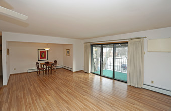 Whitcomb Square Senior Apartment Homes (55+) in Madison, WI - Building Photo - Interior Photo