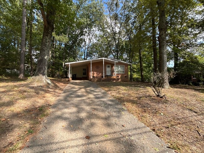 2706 Wynnewood Dr in Greensboro, NC - Building Photo - Building Photo
