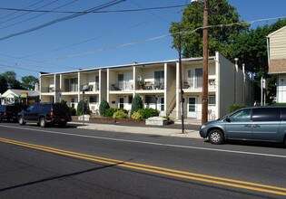 Regent Court Apartments in Runnemede, NJ - Building Photo - Building Photo