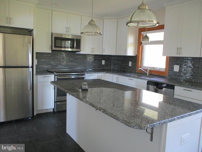 24244 Half Pone Point Rd in Hollywood, MD - Building Photo - Building Photo