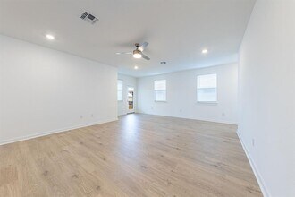 2404 Tucker Ln in Austin, TX - Building Photo - Building Photo