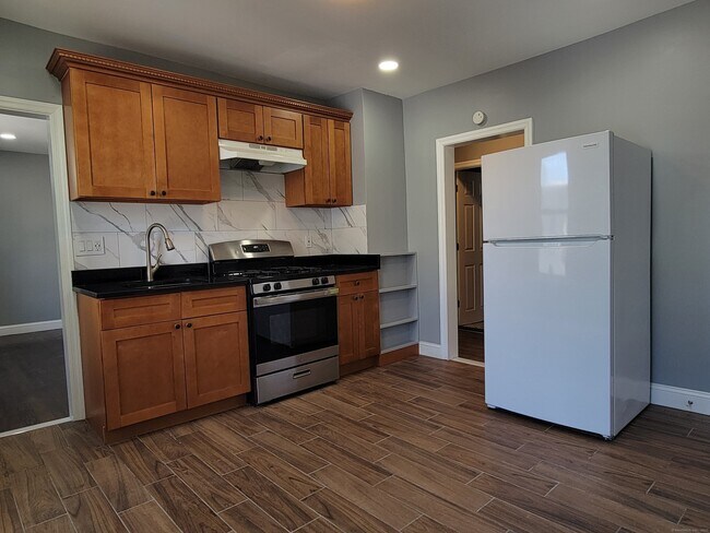 125 Smith St in Bridgeport, CT - Building Photo - Building Photo