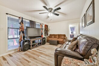 222 Linda St in Deer Park, TX - Building Photo - Building Photo