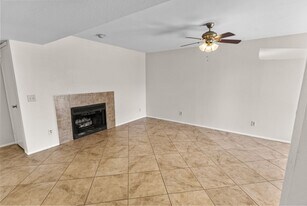 850 S River Dr, Unit 1050 in Tempe, AZ - Building Photo