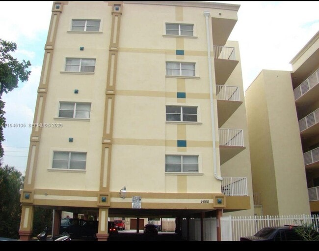 2008 Jackson St in Hollywood, FL - Foto de edificio - Building Photo