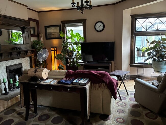 2011 Aldrich Ave S, Unit #1 in Minneapolis, MN - Building Photo - Building Photo