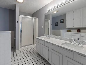 241 Anchor Rd in Grove, OK - Foto de edificio - Building Photo