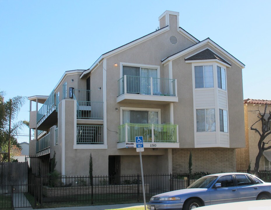 2380 Chestnut Ave in Long Beach, CA - Building Photo