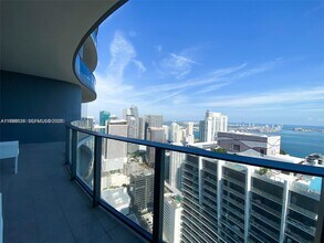 1000 Brickell Plaza in Miami, FL - Building Photo - Building Photo
