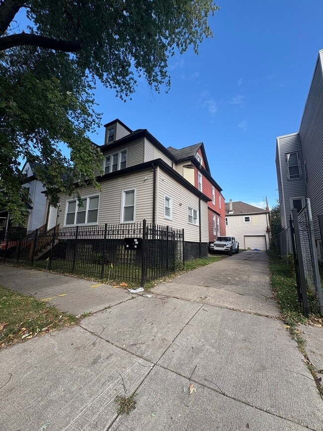 property at 432 W 61st Pl