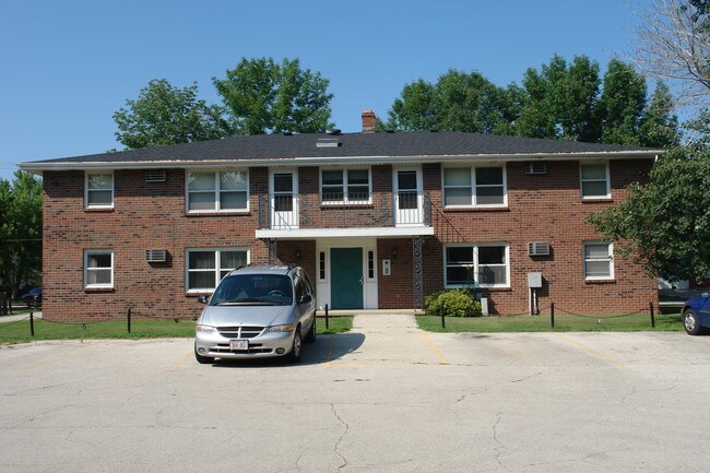 1207 Cormier Rd in Green Bay, WI - Building Photo - Building Photo