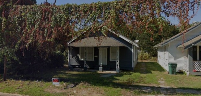 property at 1380 Live Oak St