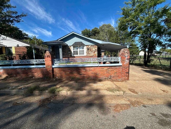 property at 2926 Mimosa Ave