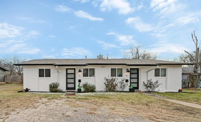 1307 Falcon Cove in Austin, TX - Building Photo - Building Photo