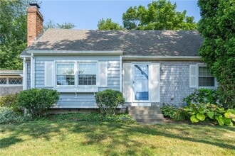 48 Pleasant St in Portsmouth, RI - Building Photo - Building Photo