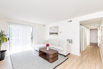 Northwoods Reserve in Cincinnati, OH - Building Photo - Building Photo