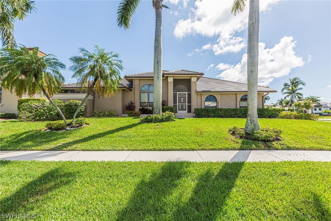 219 Copperfield Ct in Marco Island, FL - Building Photo