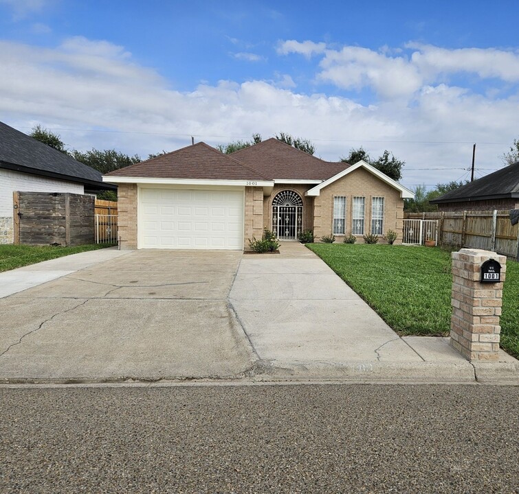 1001 Barnes St in Mission, TX - Building Photo