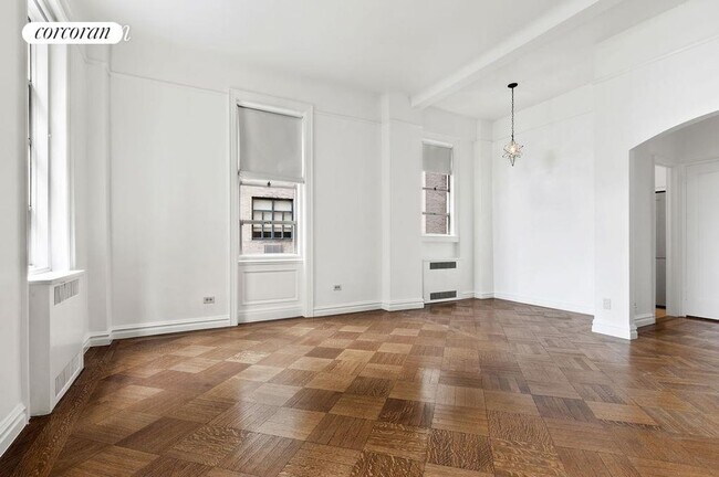 11 W 81st St in New York, NY - Building Photo - Building Photo