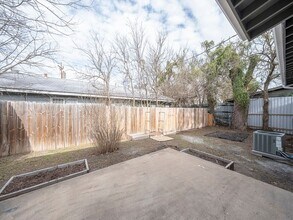 6001 Cameron Rd in Austin, TX - Building Photo - Building Photo