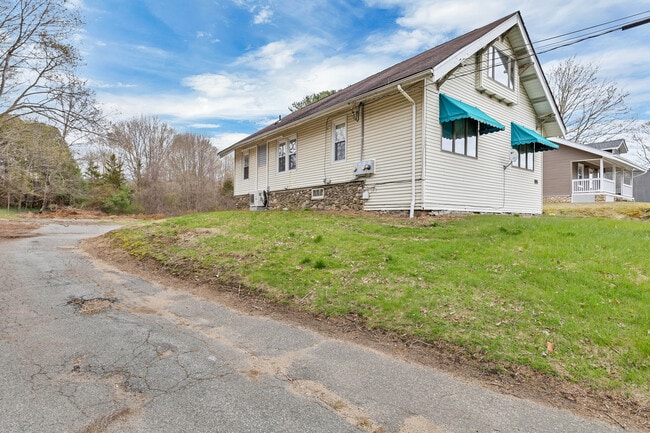 191 Boston Post Rd in East Lyme, CT - Building Photo - Building Photo
