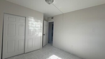 2102 S 3rd St in Fort Pierce, FL - Building Photo