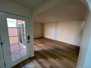 3063 E Harbor Blvd in Ventura, CA - Building Photo - Building Photo