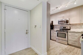 9 Royal Palm Way in Boca Raton, FL - Foto de edificio - Building Photo