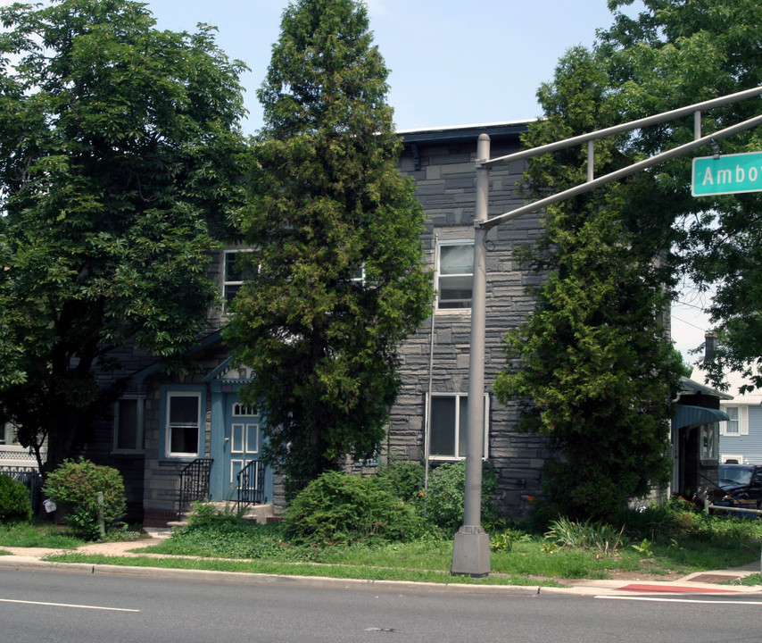 256-258 Amboy Ave in Woodbridge, NJ - Building Photo