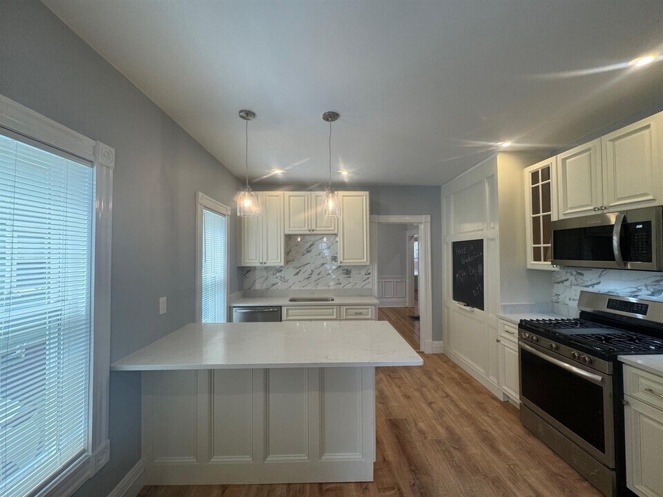 37 Paulina St, Unit 1 in Somerville, MA - Building Photo