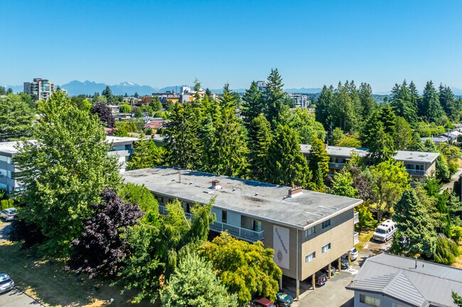 1366 Merklin St in White Rock, BC - Building Photo - Building Photo