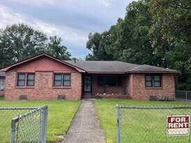 2446 Balis Dr in Baton Rouge, LA - Building Photo