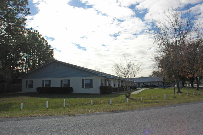 Hampton Court Apartments in Gainesville, FL - Building Photo - Building Photo